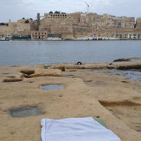 Old Refurbished Apartment In Bormla Cospicua Exterior photo