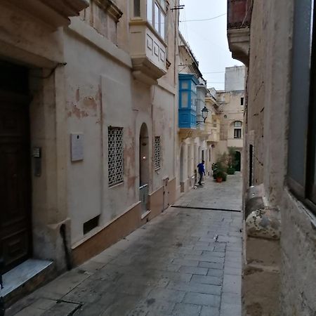 Old Refurbished Apartment In Bormla Cospicua Exterior photo