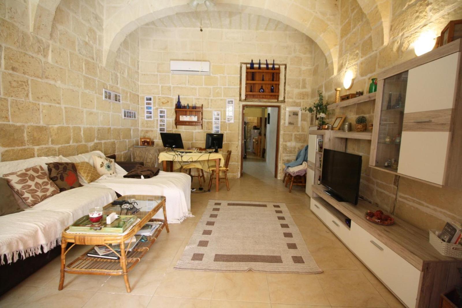 Old Refurbished Apartment In Bormla Cospicua Exterior photo