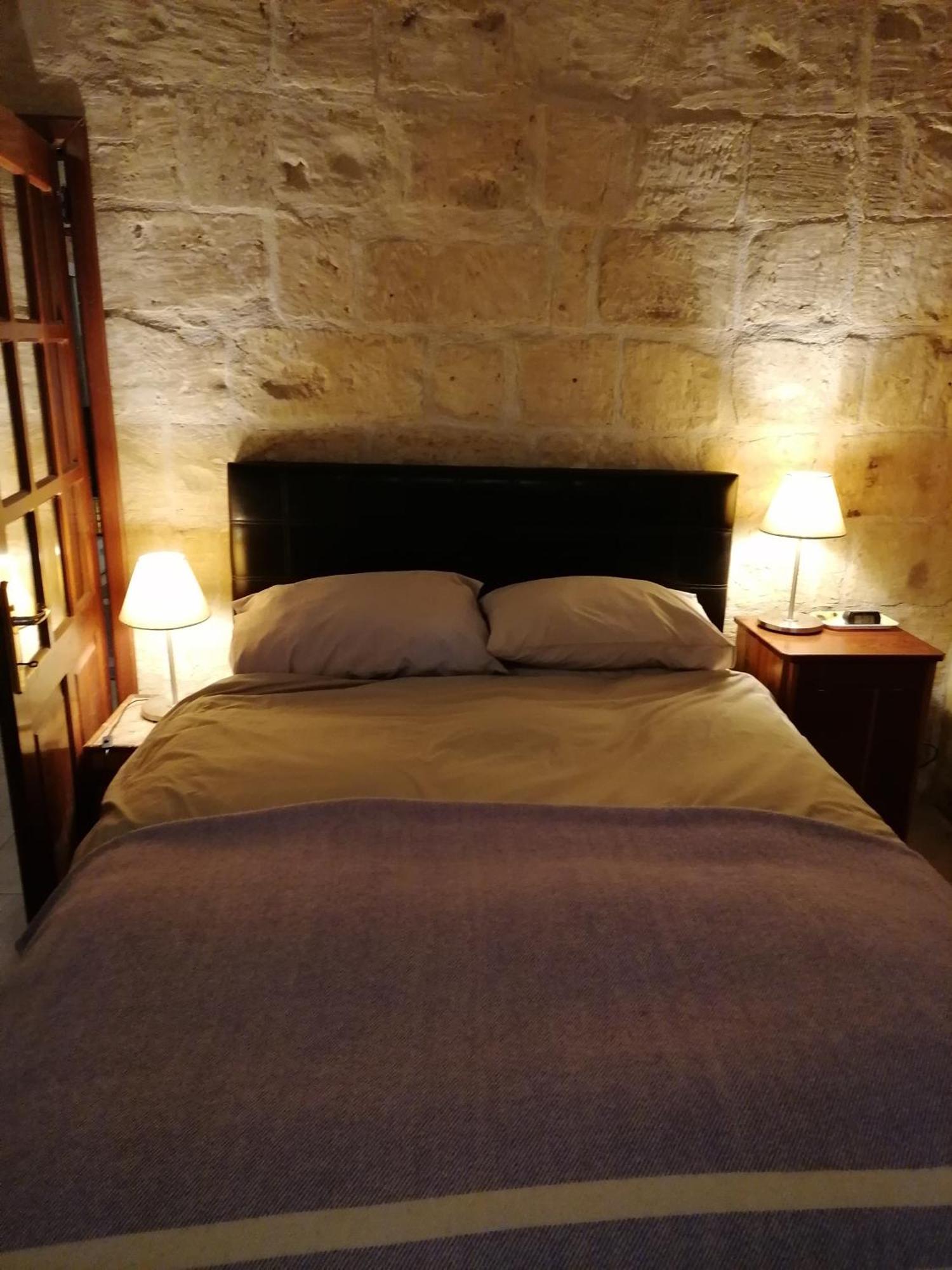 Old Refurbished Apartment In Bormla Cospicua Exterior photo