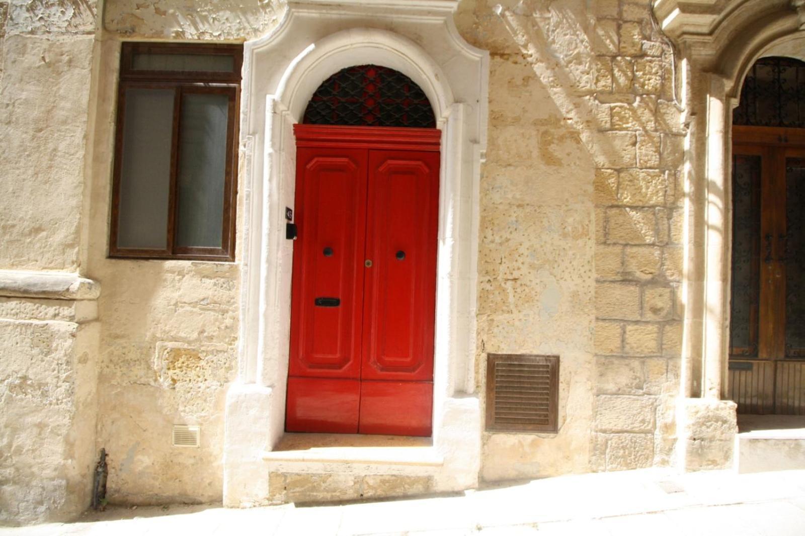 Old Refurbished Apartment In Bormla Cospicua Exterior photo